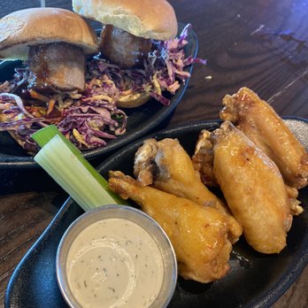 NapaSport Steak House - Happy hour pork belly slider and thai sweet chili wings - New American Near Me - Napa, California NapaSport Steak House - Happy hour pork belly slider and thai sweet chili wings - New American Near Me - Napa, California