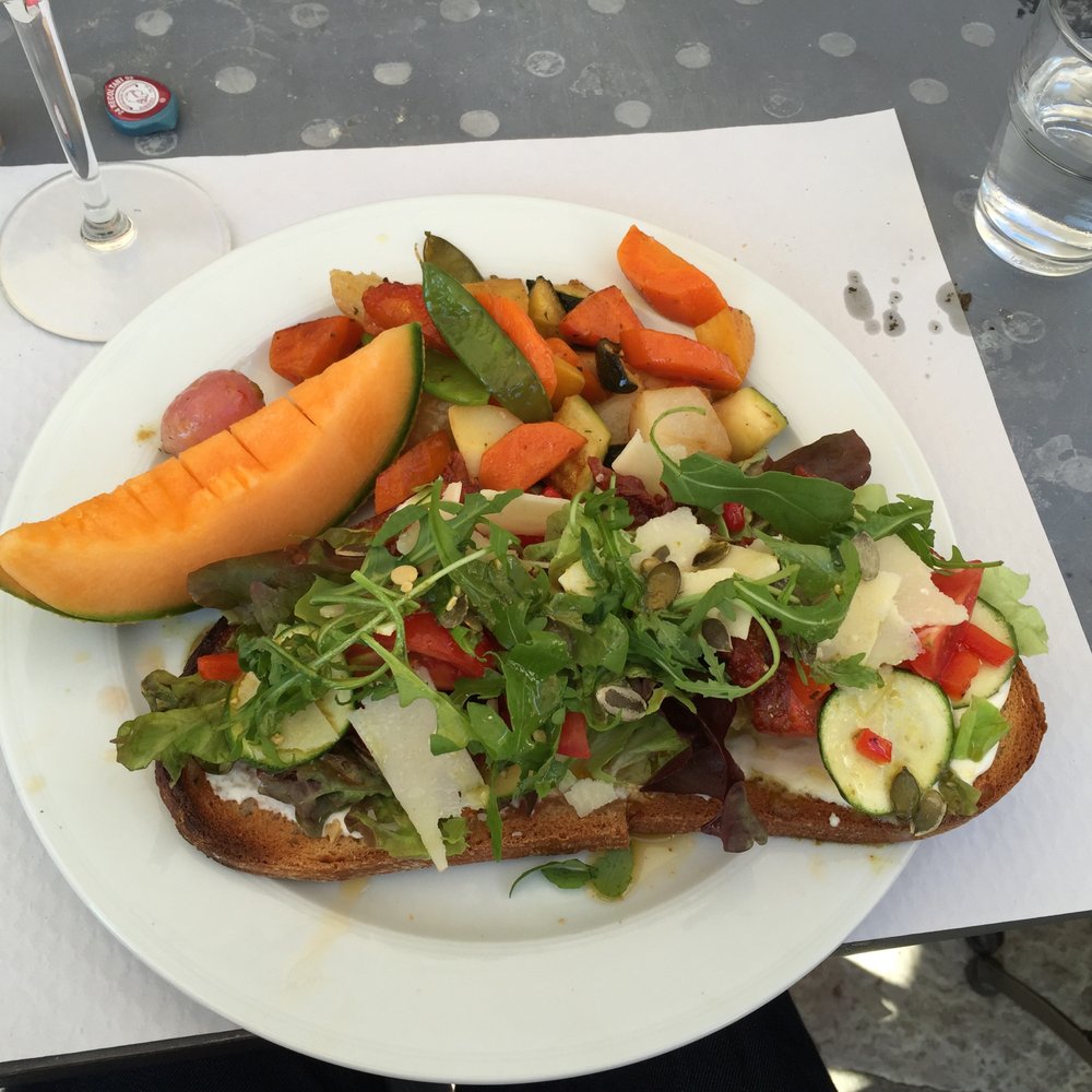 La Maison - Fresh roasted veggies cooked perfectly, on toasted bread. - French Near Me - Les Eyzies, 24