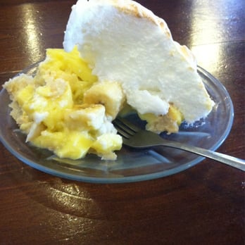 Blue Springs Cafe - UH-MAZING Banana Cream Pie. - American Near Me - Highland, Illinois