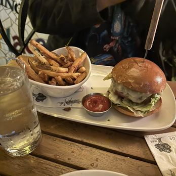 Sapphire - American Wagyu Beef Burger - New American Near Me - Laguna Beach, California