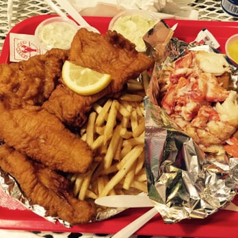 Red's Eats - Lobster roll and fish & chips! - Seafood Near Me - Wiscasset, Maine Red's Eats - Lobster roll and fish & chips! - Seafood Near Me - Wiscasset, Maine