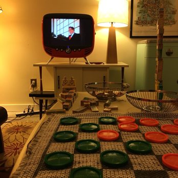 Boomerang Pizza Kitchen - Waiting room playing Superman. - Pizza Near Me - Milton, Florida
