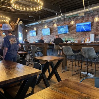 Marmadukes Lodge - Bar - Sports Bars Near Me - Leesburg, Florida