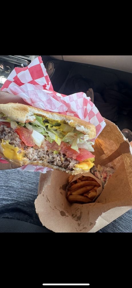 Rocky's Super Dog Drive Inn Logo
