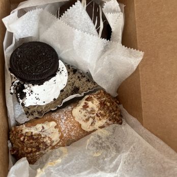 Mike's Pastry - Oreo Cheesecake, Pecan Caramel Cannoli, Boston Cream Puff - Bakeries Near Me - Boston, Massachusetts Mike's Pastry - Oreo Cheesecake, Pecan Caramel Cannoli, Boston Cream Puff - Bakeries Near Me - Boston, Massachusetts