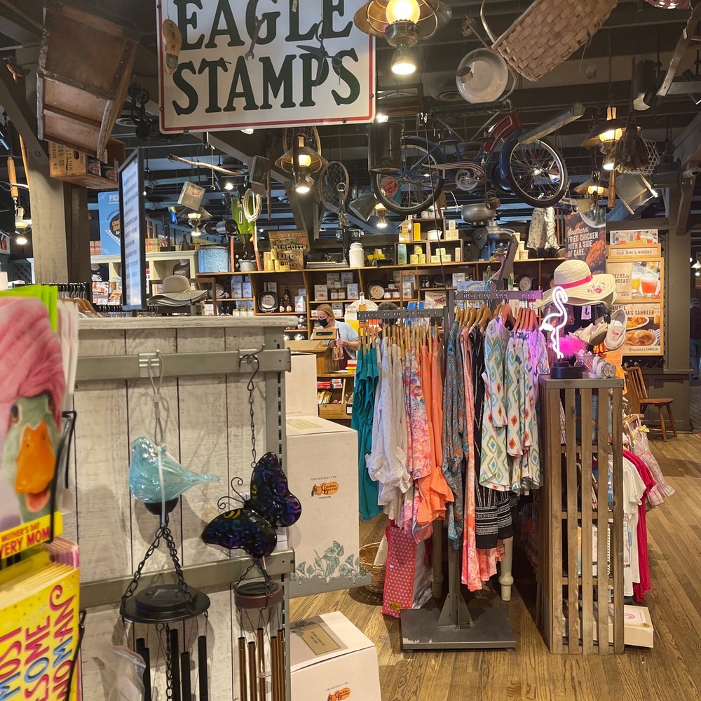 Cracker Barrel Old Country Store - American Near Me - Council Bluffs, Iowa