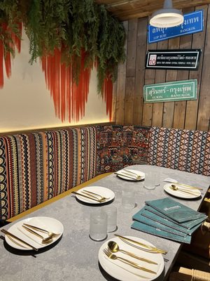 Pii Nong Thai Yonge - Eatery & Experience by null