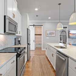 Oyster Manor - Gourmet Chef's Kitchen