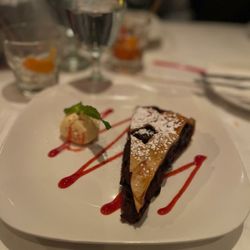 Drew's on Halsted - Cherry Pie - I wish it were a hair sweeter