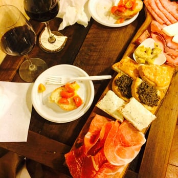 Cantina dei Papi - Medium dinner board, Nero d'avolo, and pomodoro and bufelo bruschetta - all amazing - Wine Bars Near Me - Rome, RM