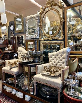 Lander Street Vintage by null