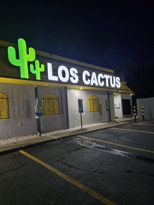 Los Cactus by null