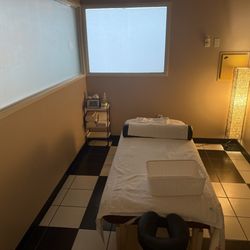 Healing Hand Massage - Private room for couples or single too.