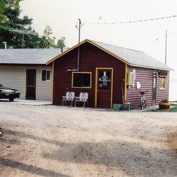 Mindemoya Court Cottages & Campground