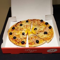 Badal's Küche - Pizza Mais mit Schinken, Oliven, Zwiebeln und Ei