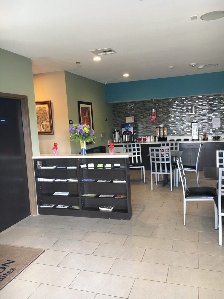 MOULTON INN & SUITES Updated September 2024 200 S Lavaca St