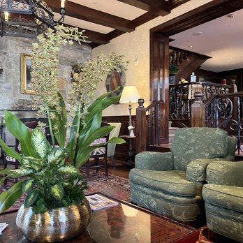 Old Edwards Inn and Spa - Lobby and check in - Hotels Near Me - Highlands, North Carolina Old Edwards Inn and Spa - Lobby and check in - Hotels Near Me - Highlands, North Carolina