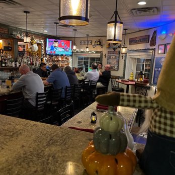 Murray’s Tavern - customers sitting at the bar - Bars Near Me - Revere, Massachusetts Murray’s Tavern - customers sitting at the bar - Bars Near Me - Revere, Massachusetts