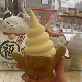 Kokoro Cafe - Dole pineapple (vegan) - Desserts Near Me - Honolulu, Hawaii