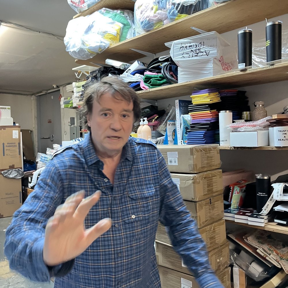 Manager guy who refused to serve me because I was wearing a mask at Kitson on Robertson.
