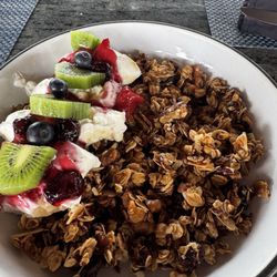 Wreckers Restuarant - Home made granola, yogurt & fresh fruit