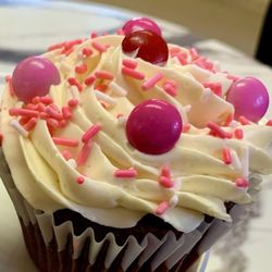 Alpine Pastries - Love these cupcakes