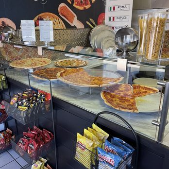 Mimi's Pizza - Small place, mostly take out. - Pizza Near Me - Middleburg Heights, Ohio