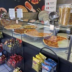 Mimi's Pizza - Small place, mostly take out.
