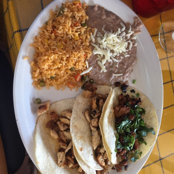 Los Magueyes - Chicken tacos and 1 pork taco. - Mexican Near Me - Miami Lakes, Florida Los Magueyes - Chicken tacos and 1 pork taco. - Mexican Near Me - Miami Lakes, Florida