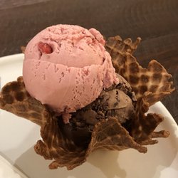 Movenpick - Swiss chocolate and strawberry scoops in a basket