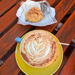 Vale La Pena - Chai latte with double shot and chocolate chip cookie