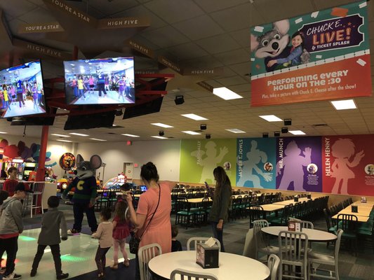 Chuck E. Cheese Pizzeria And Games Kansas City CHUCK E. CHEESE - 53 Photos & 19 Reviews - Pizza - 9196 N Skyview Ave