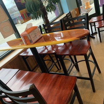 Yogurt Beach - Cute tables - Ice Cream & Frozen Yogurt Near Me - Naperville, Illinois
