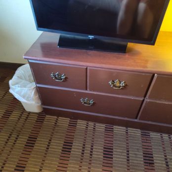 Ramada Limited Cockeysville - Old beat up furniture - Hotels Near Me - Cockeysville, Maryland Ramada Limited Cockeysville - Old beat up furniture - Hotels Near Me - Cockeysville, Maryland