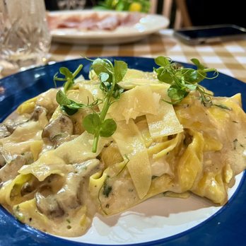 Limoncello - PAPPARDELLE FUNGI E TARTUFO - Italian Near Me - Miami Beach, Florida