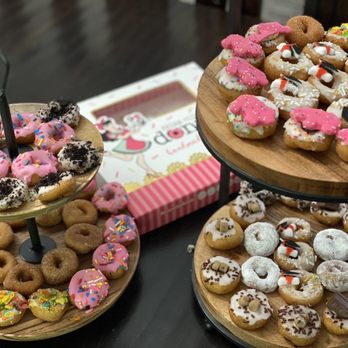 Miss. Mini Donuts - Graduation party donuts - Donuts Near Me - Irvine, California Miss. Mini Donuts - Graduation party donuts - Donuts Near Me - Irvine, California