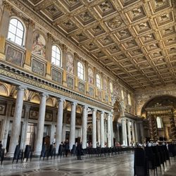 Basilica di Santa Maria Maggiore - Gorgeous frescos and gilded coffered ceilings