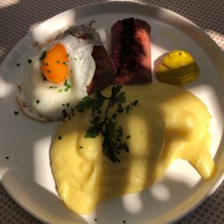 Lachinger's - Knacka mit Ei und Püree, Mittagsmenü