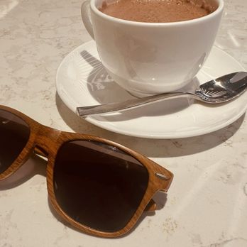 Café Holt - Cafes Near Me - Montreal, Quebec