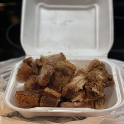 Raymond's Market - Excelente Chicharrón!