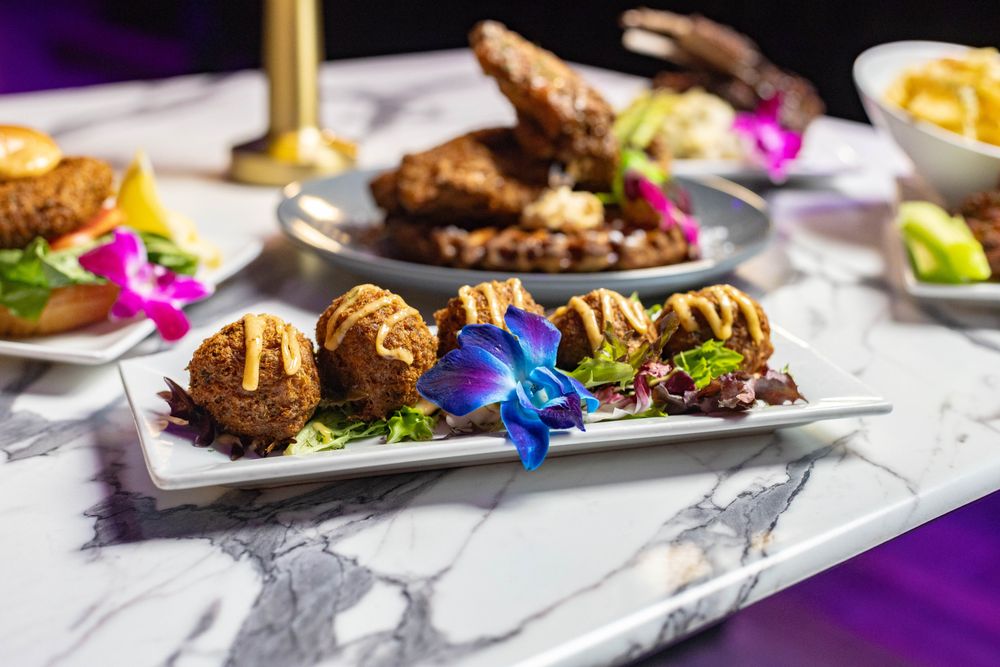 Social spots from Hollywood ATL Restaurant & Lounge