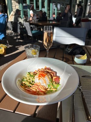 8100 Mountainside Bar & Grill by null