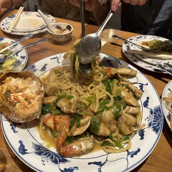 Great China - Ginger Scallion Crab with Noodles - Chinese Near Me - Berkeley, California Great China - Ginger Scallion Crab with Noodles - Chinese Near Me - Berkeley, California
