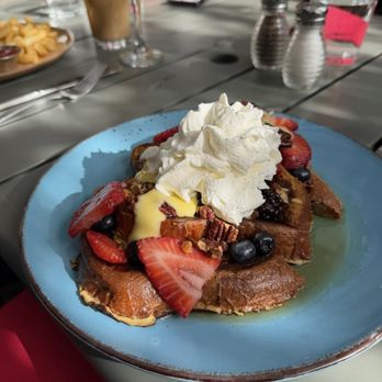 Robins Restaurant - French Toast - New American Near Me - Cambria, California Robins Restaurant - French Toast - New American Near Me - Cambria, California