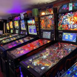 Outlanes Pinball Lounge - Lots of awesome pinball machines!