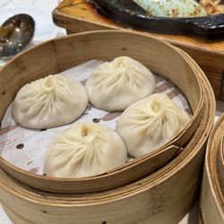 滬江大飯店 - Steamed Xia lun bao