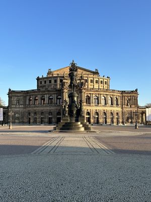 Semperoper Dresden by null