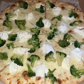 Il limone - Large White Pizza with 1 Topping -broccoli - Pizza Near Me - Liverpool, New York Il limone - Large White Pizza with 1 Topping -broccoli - Pizza Near Me - Liverpool, New York