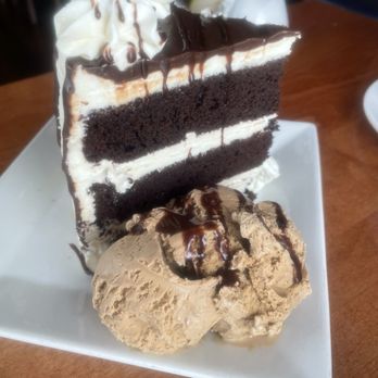 Seaport Grille - Mudslide dessert - Seafood Near Me - Gloucester, Massachusetts Seaport Grille - Mudslide dessert - Seafood Near Me - Gloucester, Massachusetts