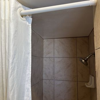 Surfer Beach Hotel - Tiny shower with shower head way too low. - Hotels Near Me - San Diego, California Surfer Beach Hotel - Tiny shower with shower head way too low. - Hotels Near Me - San Diego, California